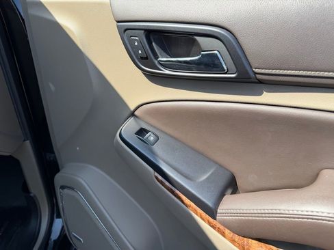 Used 2019 Chevrolet Suburban Premier AWD/4WD image 32