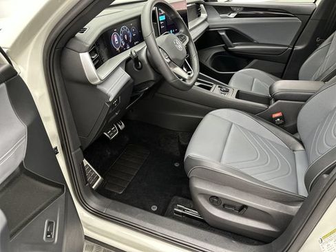 Certified 2026 Volkswagen Tiguan SE R-Line AWD/4WD image 11