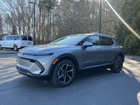New 2026 Chevrolet Equinox EV LT image 5