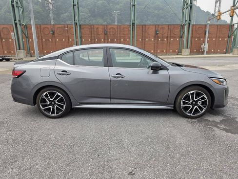 Used 2025 Nissan Sentra SR FWD image 9