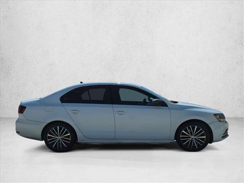 Used 2017 Volkswagen Jetta Sport FWD image 4