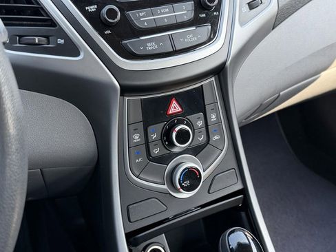Used 2016 Hyundai Elantra SE image 21