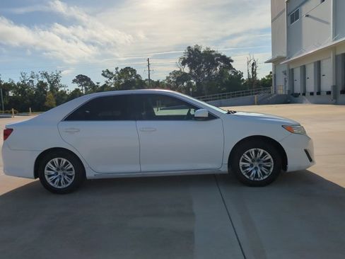 Used 2012 Toyota Camry LE FWD image 4