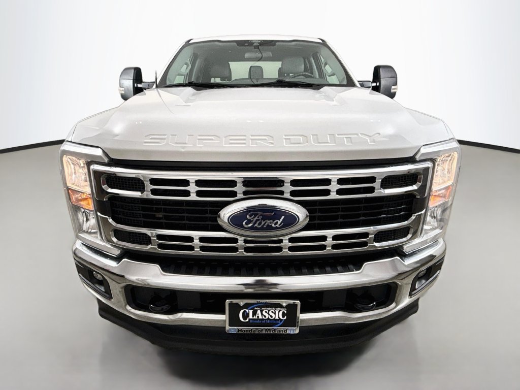 Used 2025 Ford F250 XLT w/ FX4 Off-Road Package AWD/4WD image 2