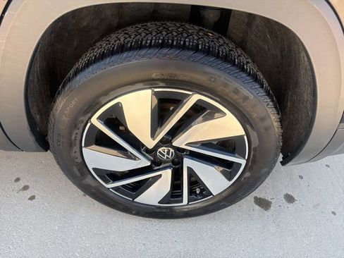 Used 2025 Volkswagen Atlas SE AWD/4WD image 10