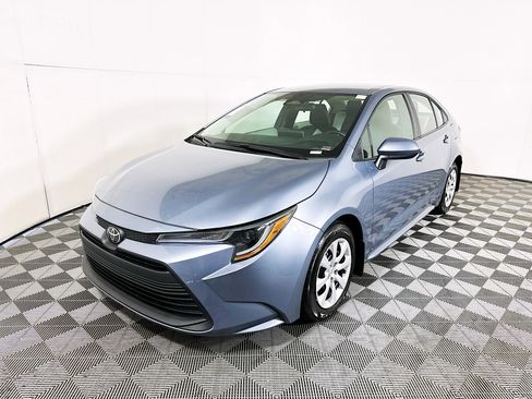 Used 2024 Toyota Corolla LE image 7