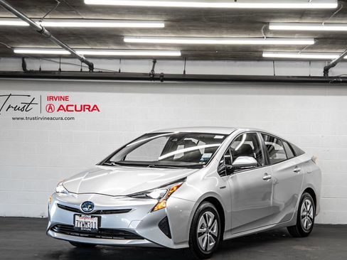 Used 2017 Toyota Prius Three image 1