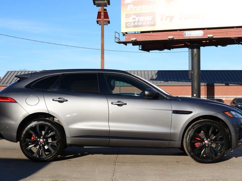 Used 2019 Jaguar F-PACE S image 8