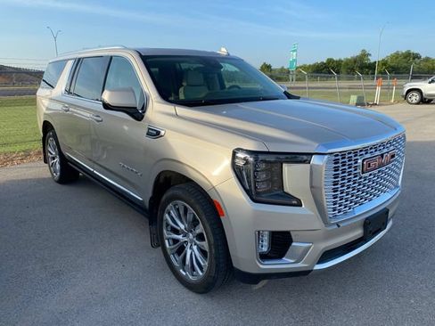 Used 2023 GMC Yukon XL Denali AWD/4WD image 2