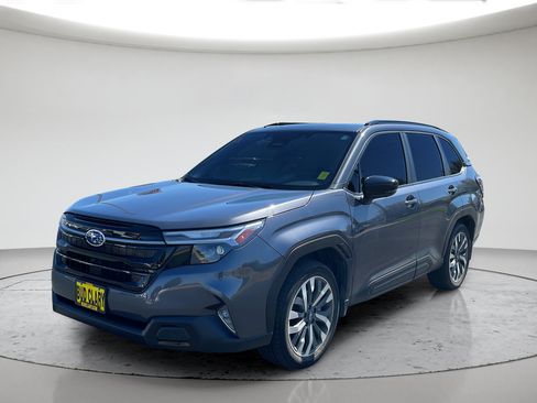 Used 2025 Subaru Forester Touring AWD/4WD image 7