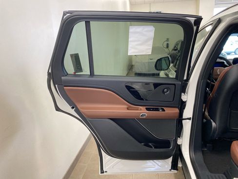 New 2026 Lincoln Aviator Reserve w/ Jet Appearance Package image 8