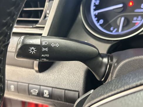 Used 2021 Toyota Camry SE FWD image 31