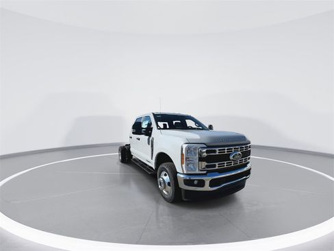 New 2025 Ford F350 XL w/ XL Chrome Package image 4