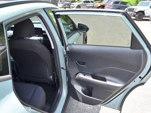 Used 2025 Hyundai Kona SEL AWD/4WD image 32