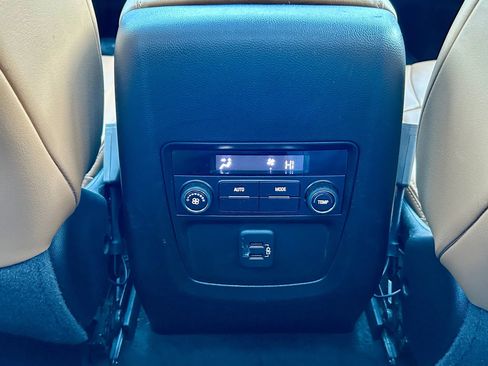 Used 2019 Buick Enclave Essence w/ LPO, Luxury Package image 25