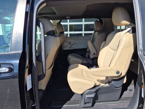 Used 2023 Toyota Sienna XLE w/ XLE Plus Package AWD/4WD image 30