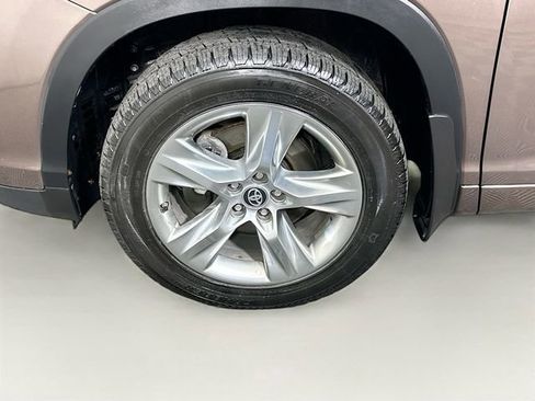 Used 2019 Toyota Highlander Limited image 32