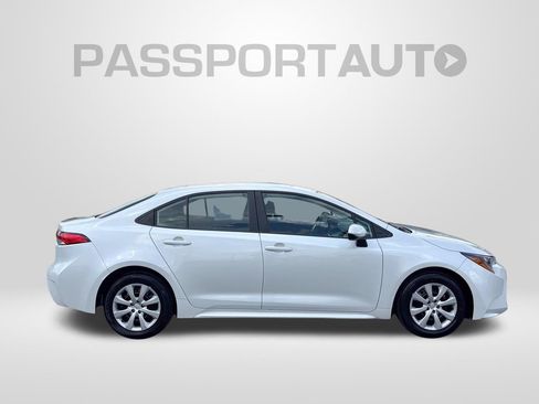Used 2025 Toyota Corolla LE FWD image 9