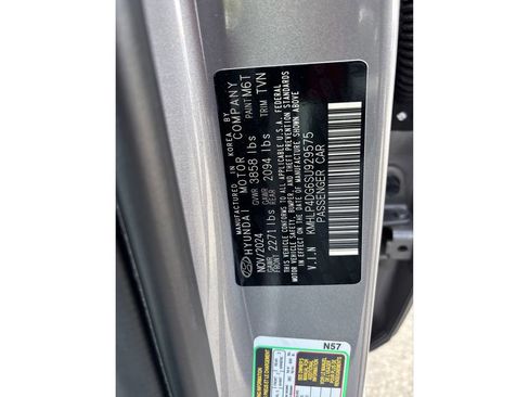 Used 2025 Hyundai Elantra Limited FWD image 12