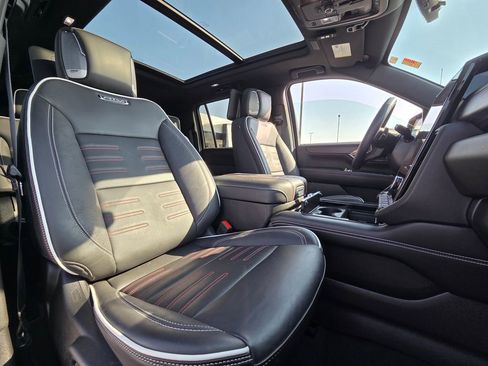 Used 2025 GMC Yukon XL AT4 Ultimate image 30