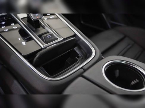 Certified 2022 Porsche Panamera Platinum Edition image 14