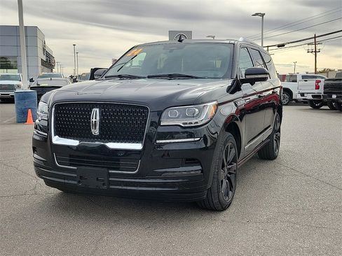Used 2024 Lincoln Navigator Reserve image 4