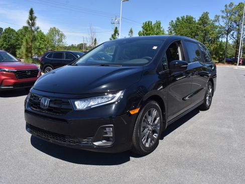 New 2026 Honda Odyssey Touring image 5