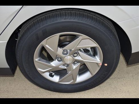 Certified 2025 Hyundai Sonata SE image 18