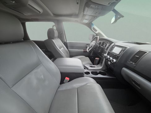 Used 2017 Toyota Sequoia Platinum AWD/4WD image 6