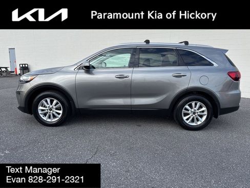 Used 2019 Kia Sorento LX w/ LX Convenience Package image 4