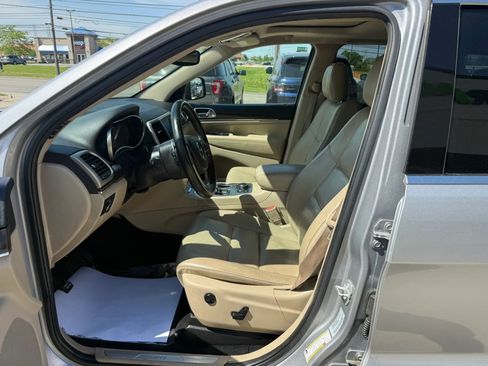 Used 2017 Jeep Grand Cherokee Limited AWD/4WD image 19