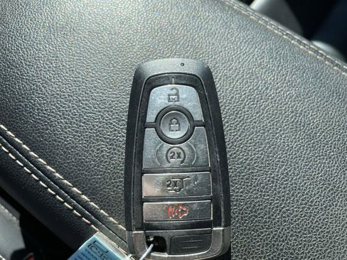 Used 2020 Ford Escape SE Sport image 24