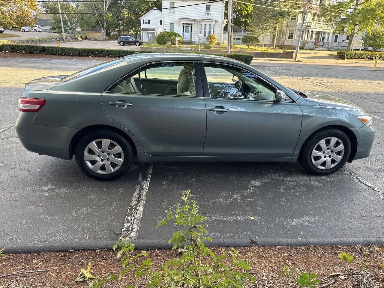Used 2010 Toyota Camry LE FWD image 11