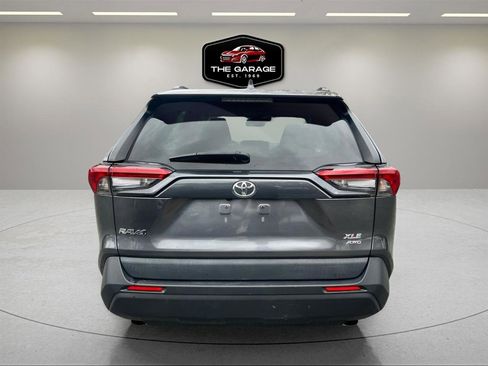 Used 2021 Toyota RAV4 XLE w/ Convenience Package image 4