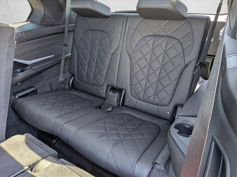 Used 2024 BMW X7 xDrive40i AWD/4WD image 19