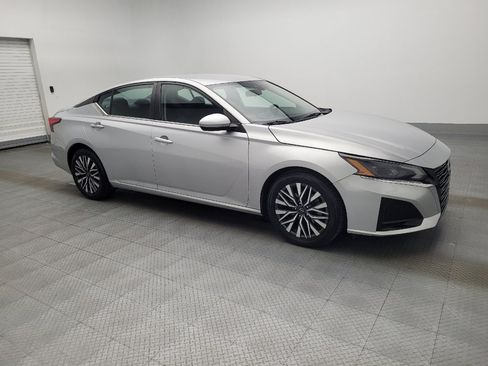 Used 2023 Nissan Altima 2.5 SV image 11