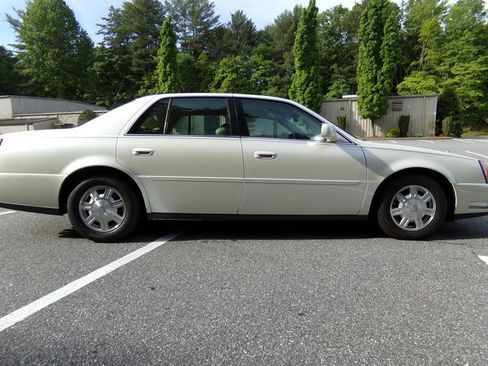 Used 2003 Cadillac De Ville Sedan w/ Comfort & Convenience Package image 8