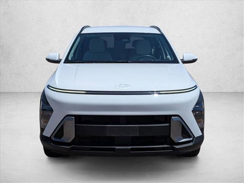 Used 2025 Hyundai Kona SEL FWD image 2