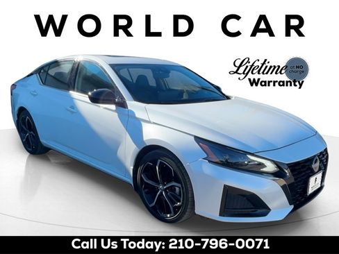 Used 2024 Nissan Altima 2.5 SR w/ SR Premium Package image 1