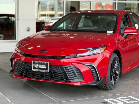 Used 2026 Toyota Camry SE FWD image 4