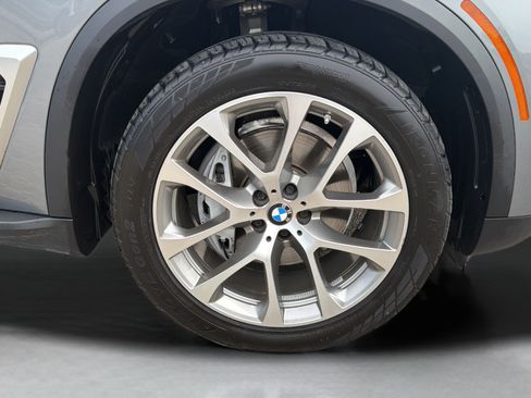 Used 2024 BMW X5 xDrive40i AWD/4WD image 9