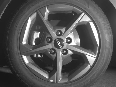 Used 2025 Kia K4 LXS image 12