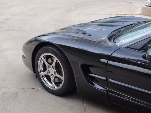 Used 2002 Chevrolet Corvette Convertible w/ Preferred Equipment Group2 RWD image 26