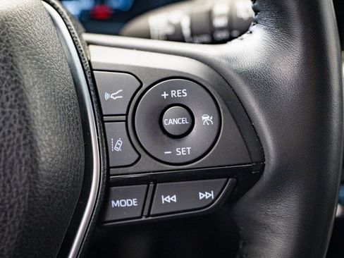 Used 2023 Toyota Venza Limited image 27