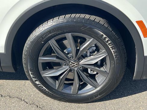 Certified 2022 Volkswagen Tiguan SE image 30