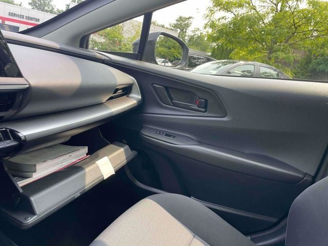 Certified 2025 Toyota Prius FWD image 35