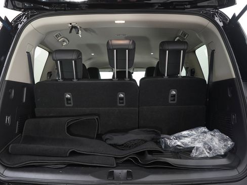 Used 2025 Nissan Armada SV AWD/4WD image 9