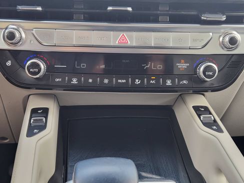 Used 2024 Kia Telluride SX Prestige AWD/4WD image 23