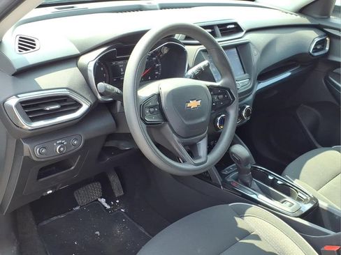 Used 2023 Chevrolet TrailBlazer LT FWD image 3
