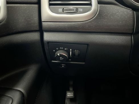 Used 2015 Jeep Grand Cherokee Altitude AWD/4WD image 19
